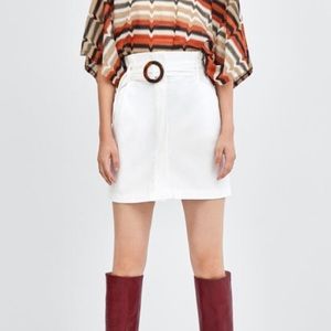 Fashionable Mini white skirt with belt from Zara